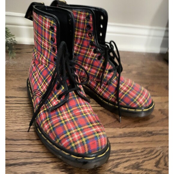 DR. MARTENS RED TARTAN PLAID BOOTS SIZE 9 US MADE IN ENGLAND RARE VINTAGE READ - Picture 5 of 10